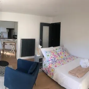 Rond Point Studio Cosy Et Avec Balcon Appartement